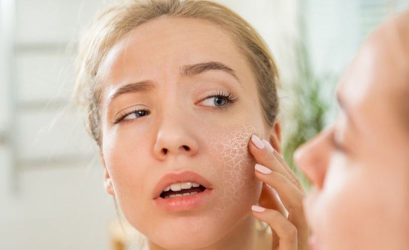 用护肤水脸上刺痛感怎么回事,护肤时候鼻翼有刺痛感原因