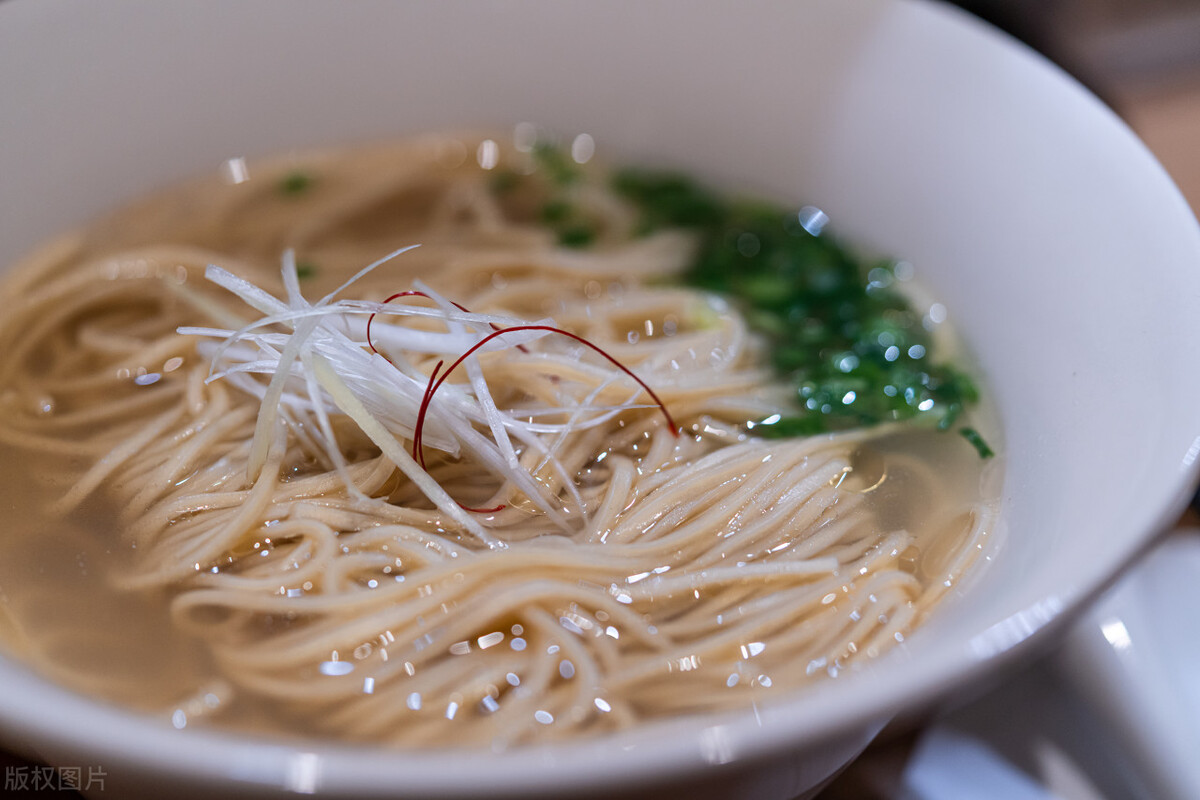 日本游玩一天10000元够不够,日本旅游7天30万日元