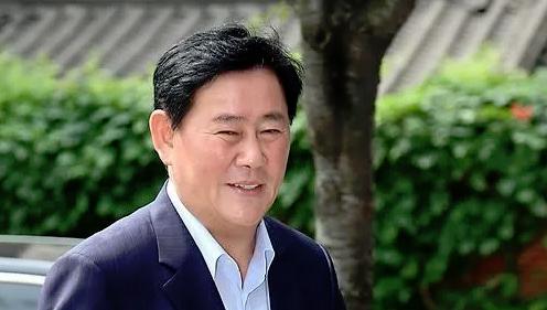 韩国财阀辛格浩:二婚入赘日本战犯家族发家,89岁和儿子共享女星