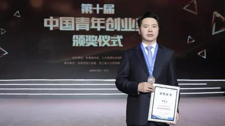 陕西农村娃靠“脚”年赚76亿，政府为它设修脚扶贫，他如何做的？