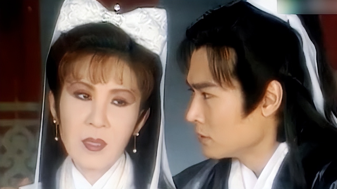 这才是刘晓庆70岁该有的样子,67岁刘晓庆穿红裙