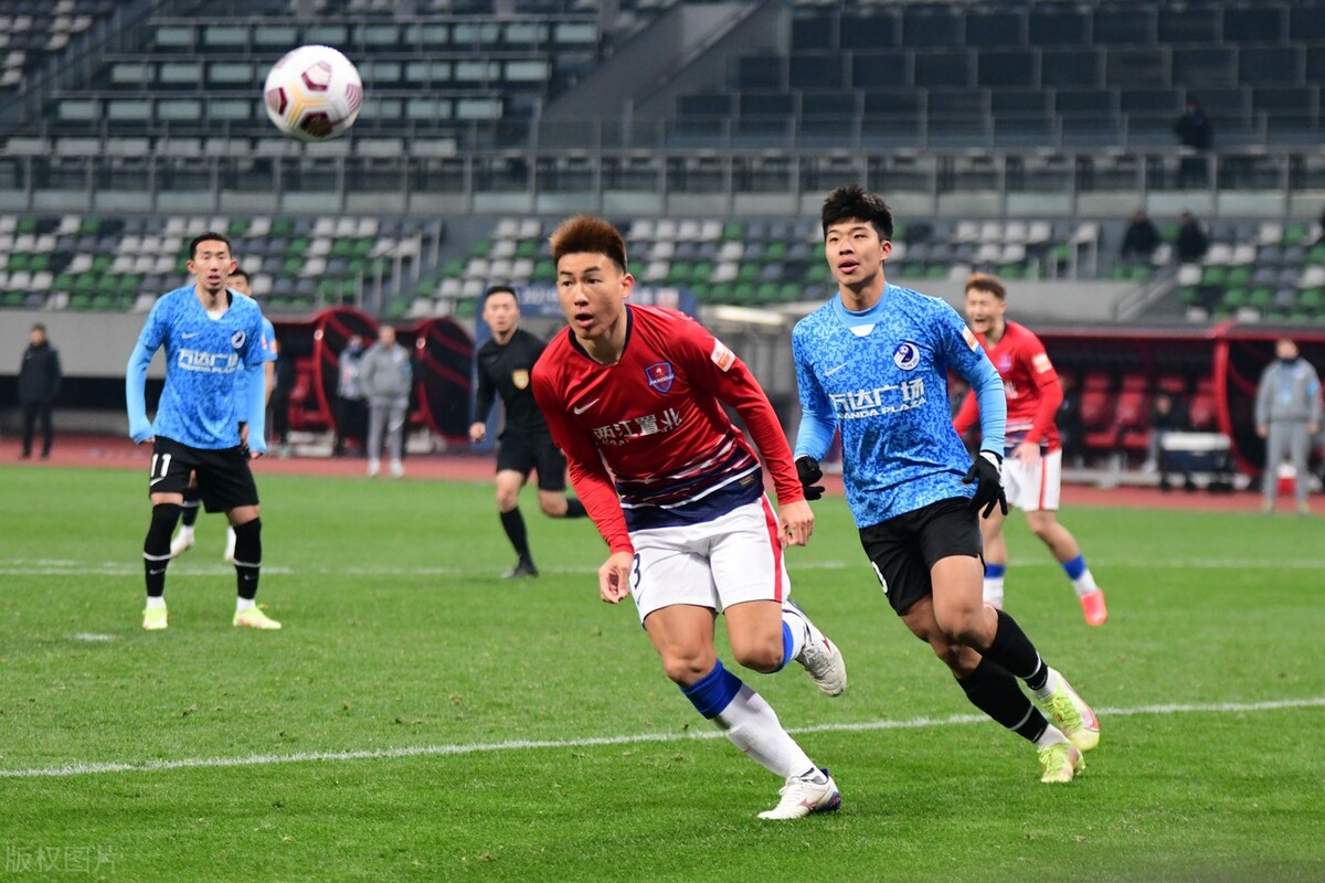 值得尊敬！保级大战上演逆转大戏，重庆队1-0战胜大连人