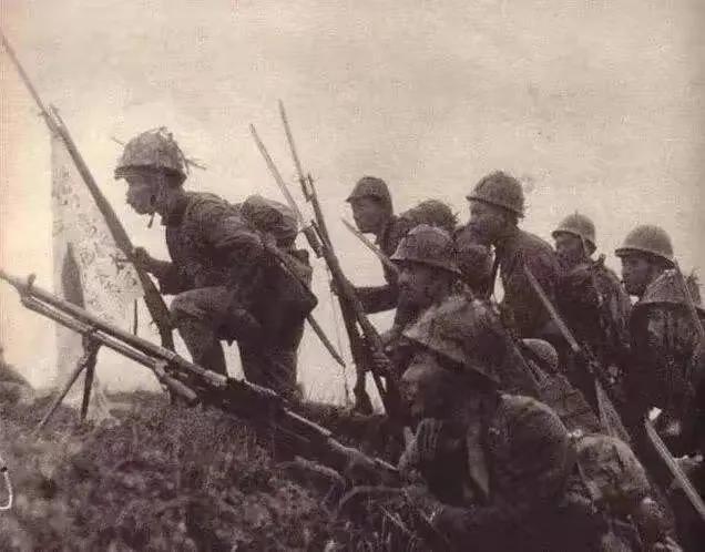 历史小说：化装成鬼子的战士们通过殊死搏斗夺取了鬼子炮艇