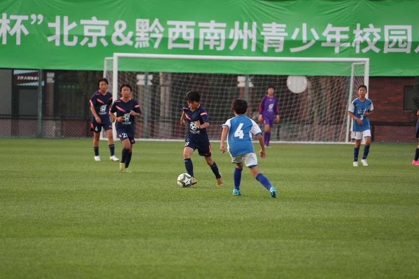 一年没见的支教老师和小队员们相遇惊喜地笑开心地哭