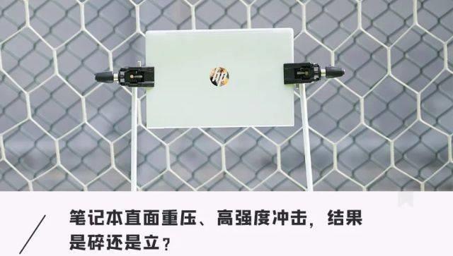 正面硬扛350斤杠铃足球飞射花式滑板，结局看傻了