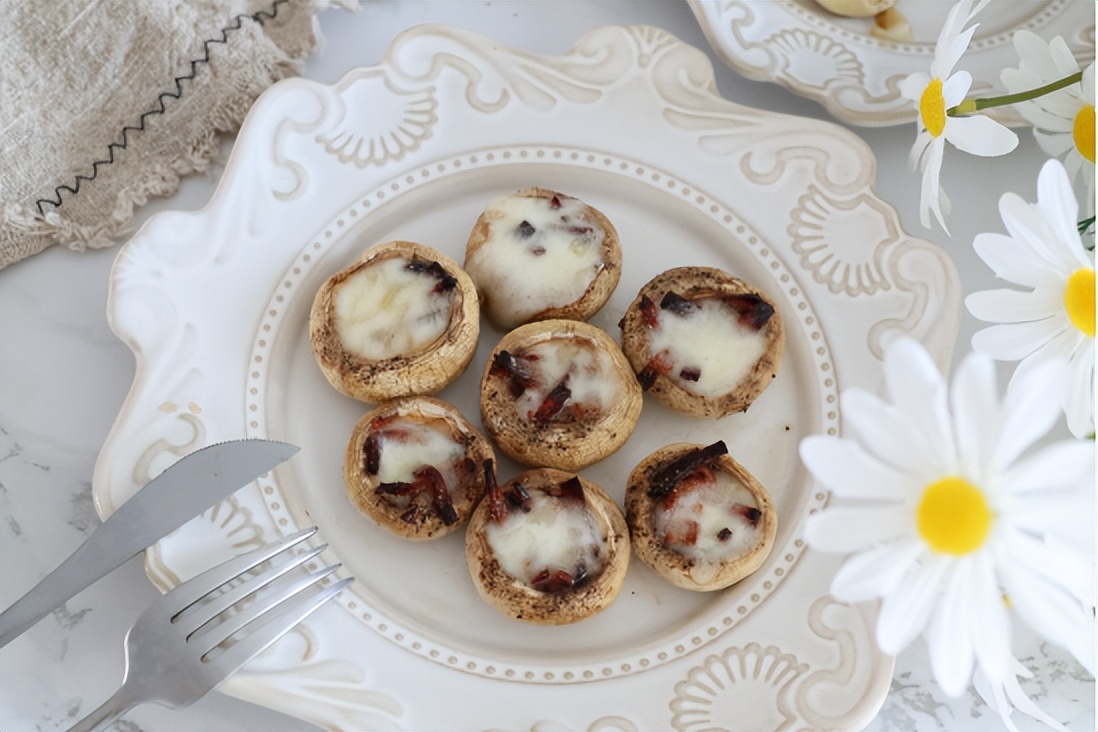 芝士口蘑做法,鲜美多汁的芝士焗口蘑