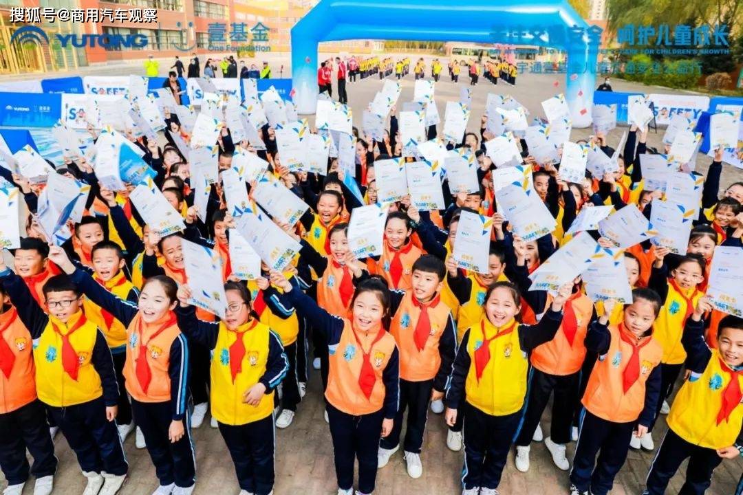 20天内秦外长、新加坡总理点赞，宇通用“品质”“技术”遨游世界