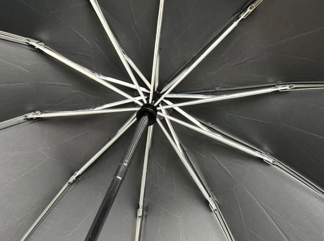 国产伞界“黑马”崛起！突破传统雨伞设计，风雨越大越显厉害
