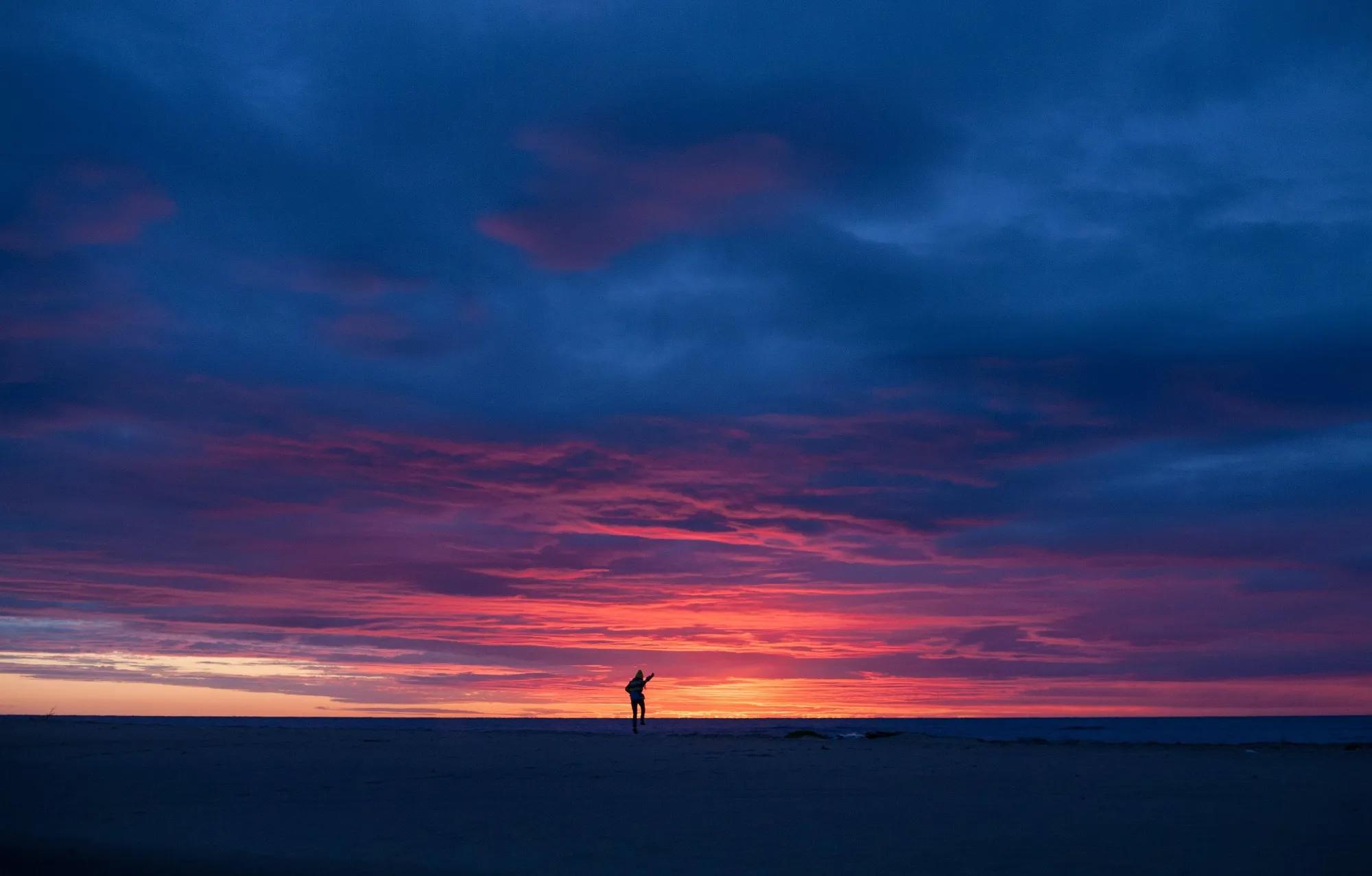 你可以试着开始去捕捉一些小成本的快乐