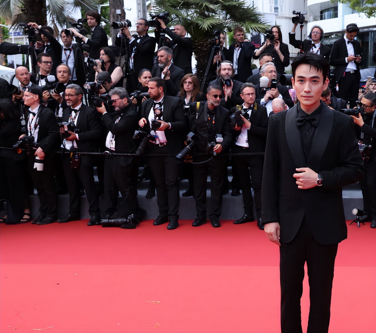 戛纳红毯尴尬瞬间,戛纳镜头堪称照妖镜