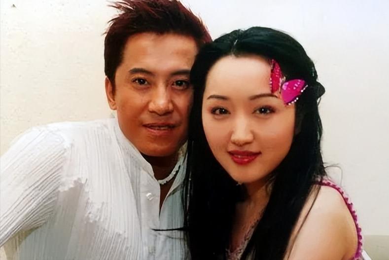 杨钰莹与赖文峰分手25年，一个娶妻生子，一个不婚不育令人泪目！
