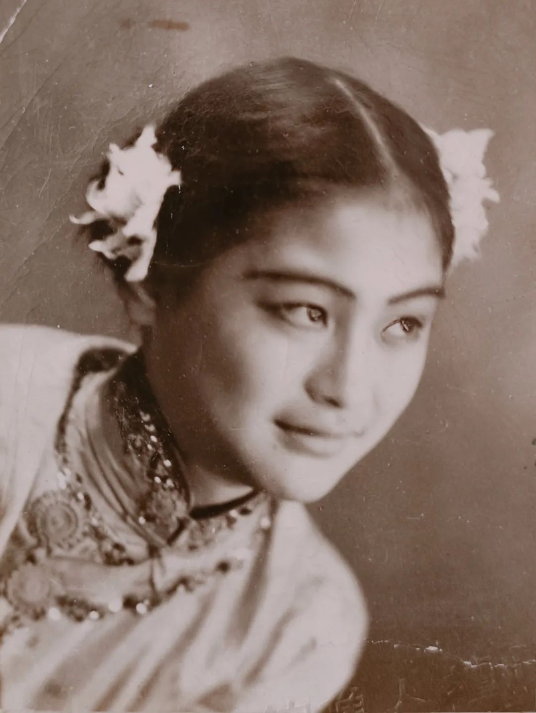 带着母亲分的半床被子参军，她在*疆新**翩然起舞30年，回湘仍是C位担当