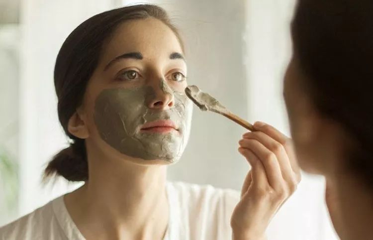 鼻翼和下巴有白色颗粒怎么去除,下巴上嘴唇下有很多白色颗粒