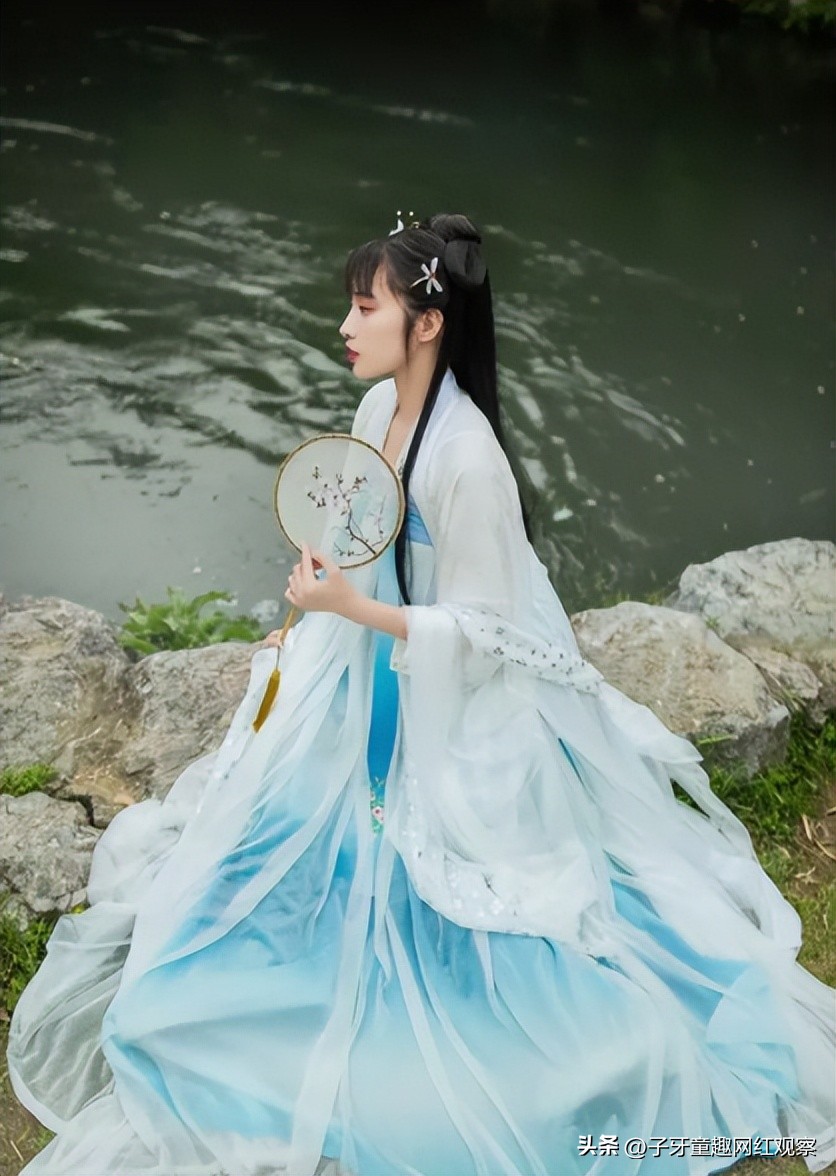 芸溪：因颜值如仙女下凡，被称“绝世佳人”,却夺来路人异样目光