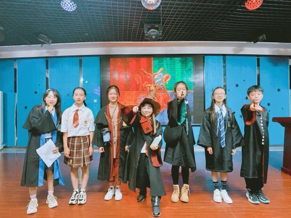 首师大育新华电附中小学部科技节隆重举行