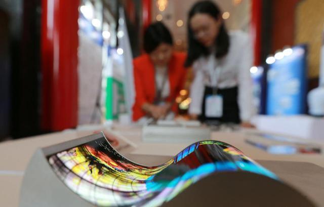 曲面屏为什么那么多苹果手机,直面屏和曲面屏手机的优点缺点