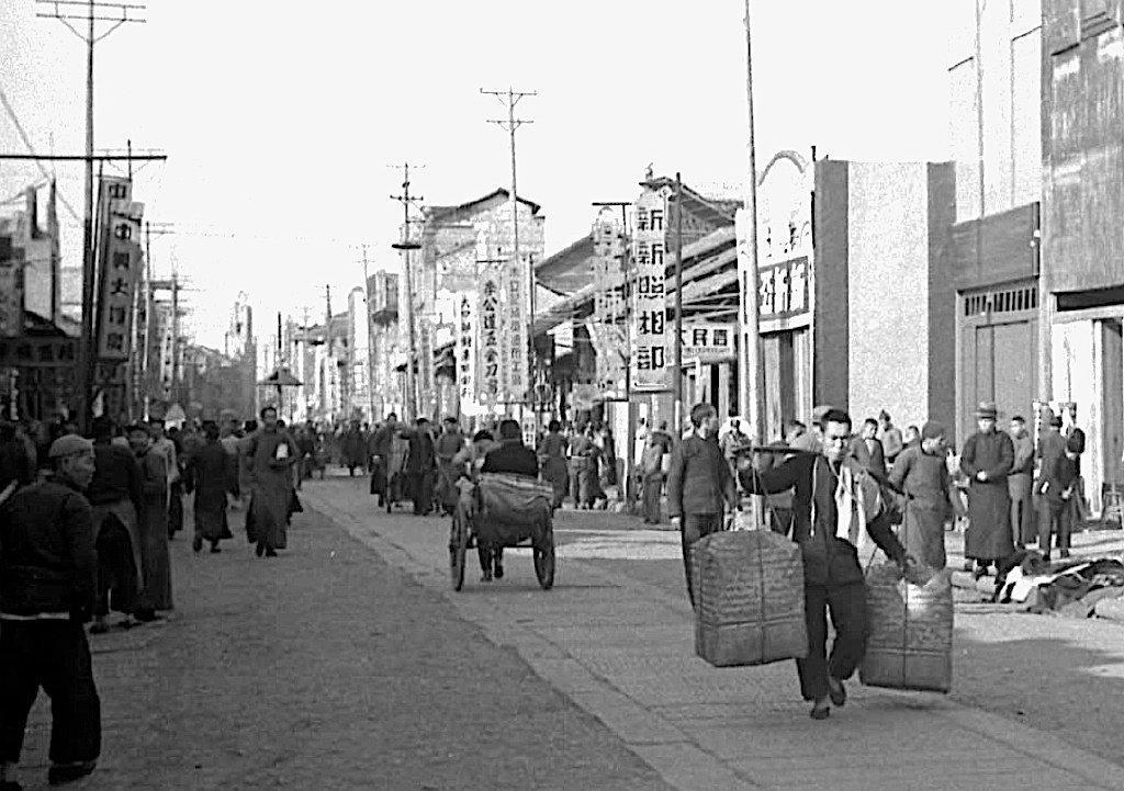 侵华日军*行暴**照片，女子为活命，脱下衣服让日本人拍摄*辱侮**