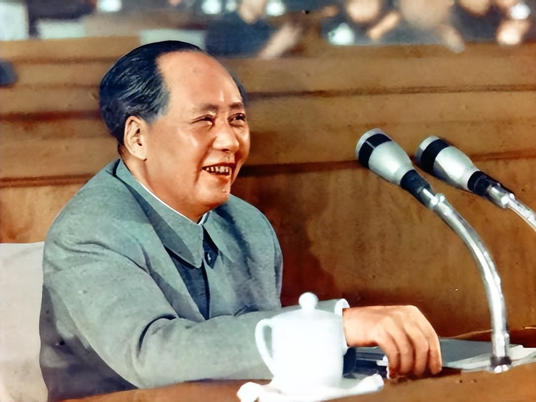 76年毛主席逝世，*东兴汪**看过悼词后提出一点意见，*国锋华**：我赞成