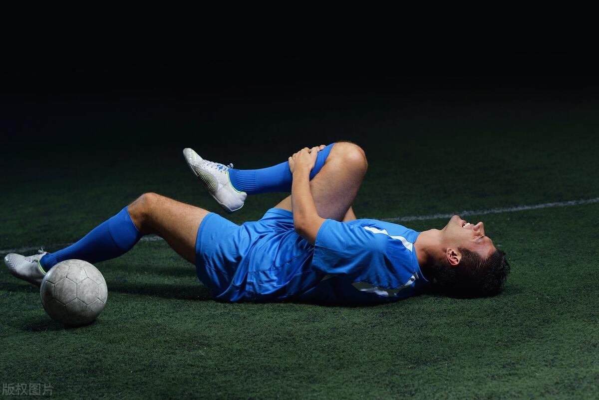 小学生踢足球犯规有哪些,孩子踢足球被球员吼怎么办