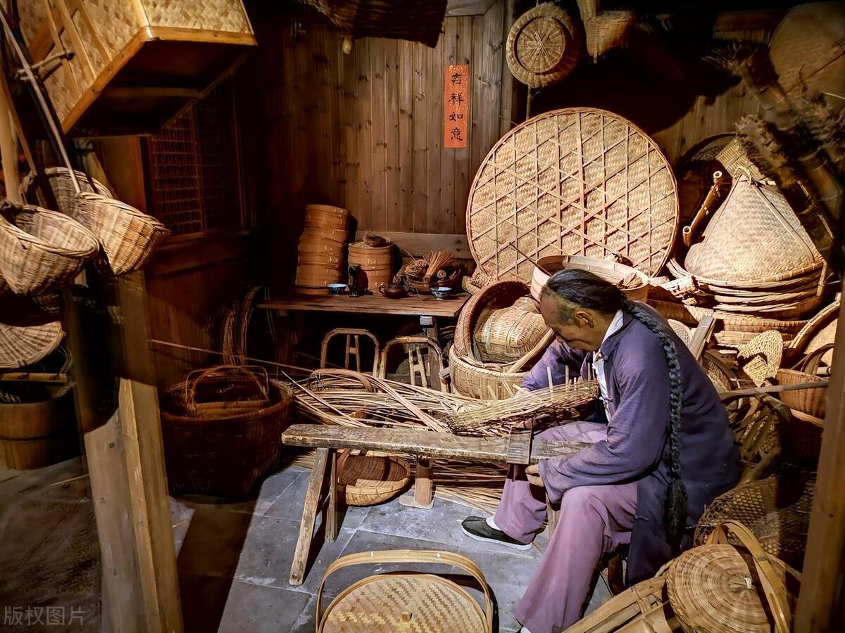 上海2022年退休人员，养老金3000元，2023年上调后每月领多少钱？