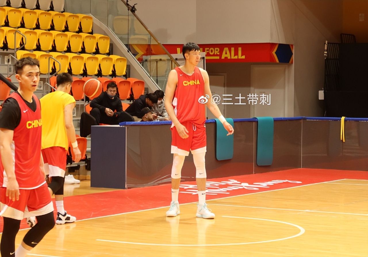 男篮12人解读：4后卫常规搭配，曾凡博落选不意外，周琦挑大梁