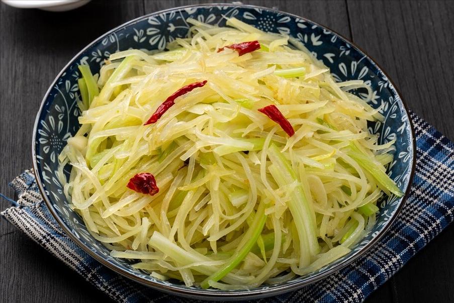 如何炒土豆丝不粘锅而且软烂,土豆丝炒着老粘锅怎么才不粘锅