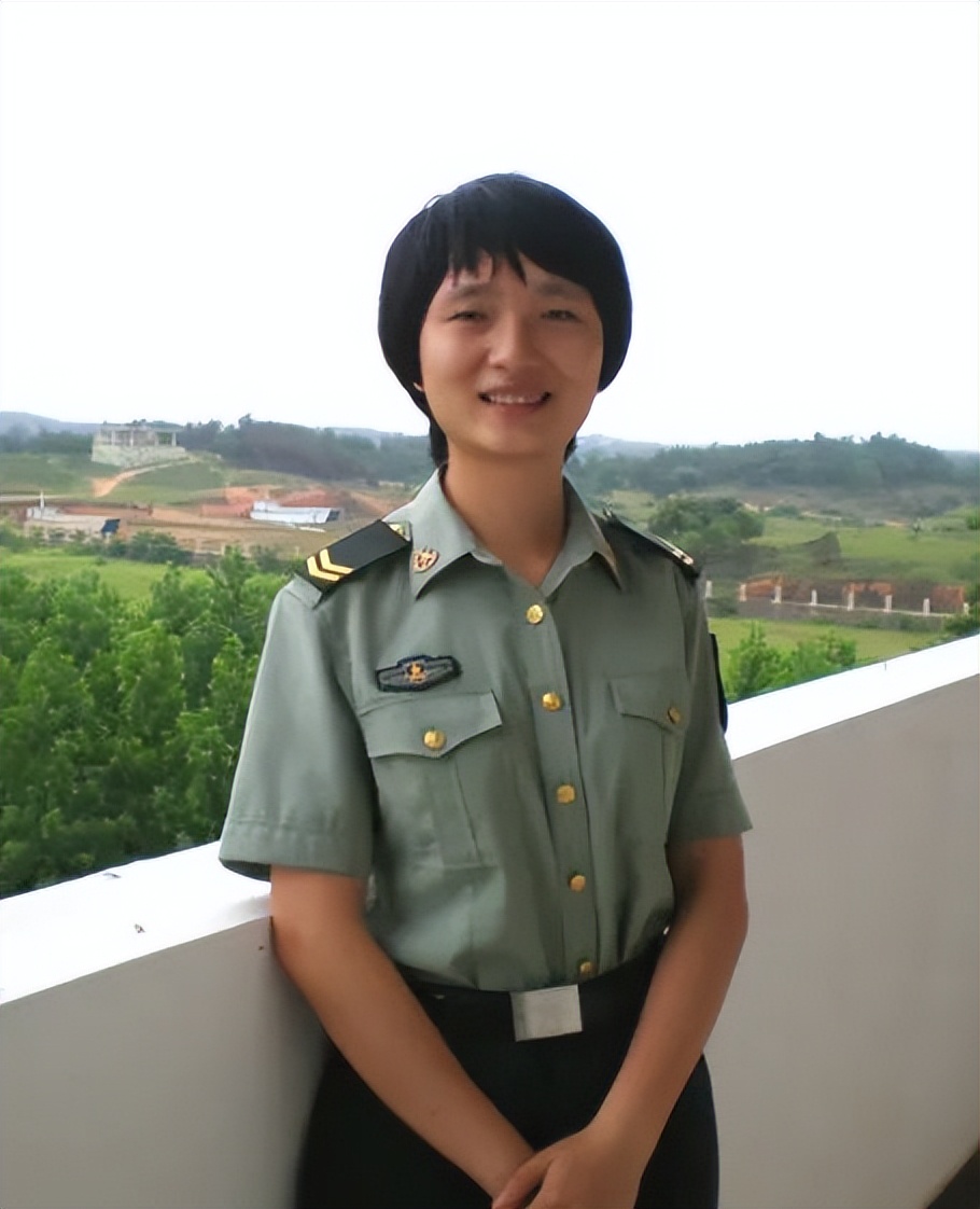 飒爽英姿军装,看看自己穿上军装的飒爽英姿