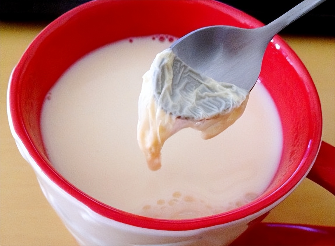 喝牛奶会得肝癌乳腺癌吗,喝牛奶会导致乳腺癌和肝癌吗