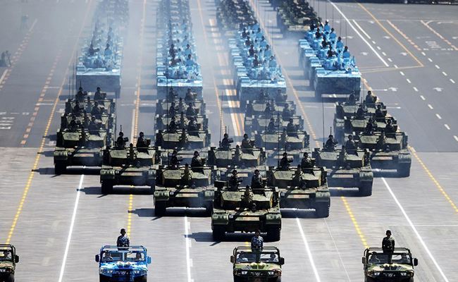 1997年香港回归谈判,邓爷爷霸气反击,英方敢拖就一锤子砸死