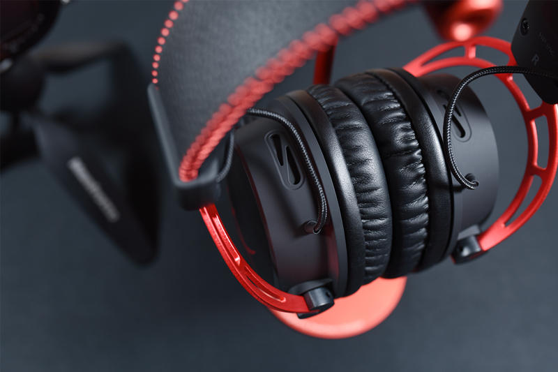 续航炸裂,hyperx阿尔法无线版和有线对比