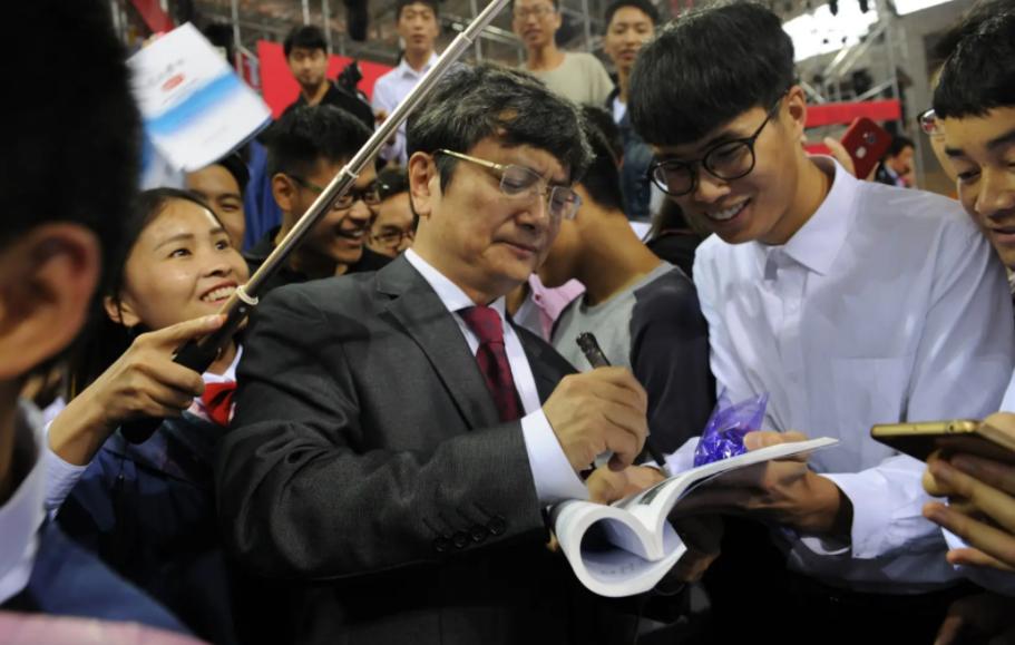 最牛愤青校长郑强讲话,郑强校长讲述真话