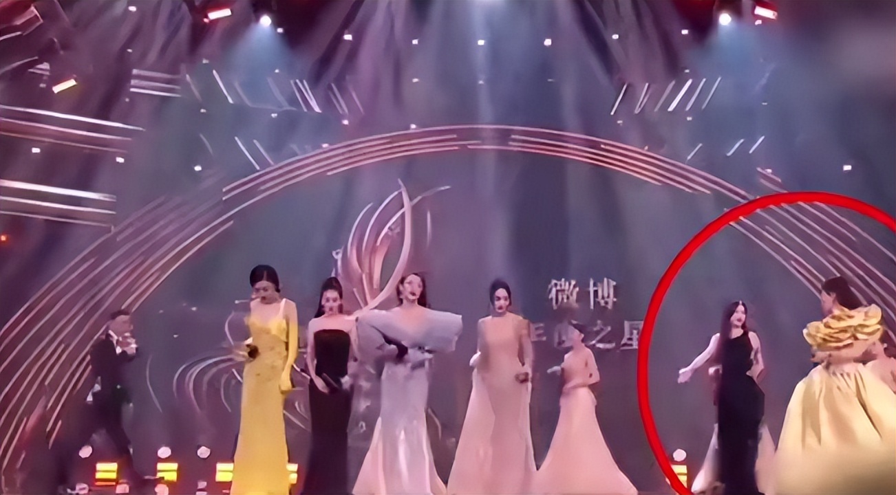 “花钱如流水”唐嫣：一个手机壳价值四万，她为何频穿假货走秀？