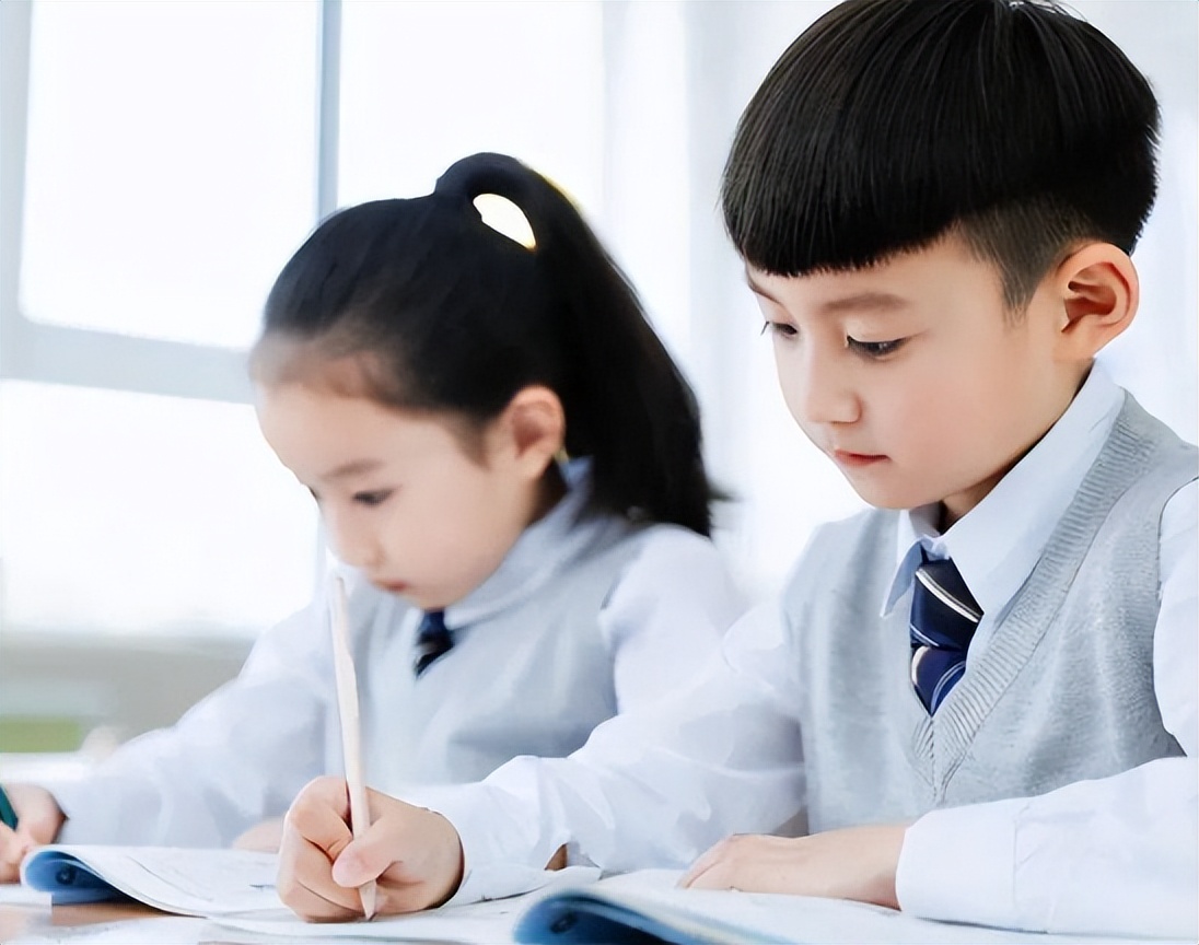 儿童身高表出炉看下你家娃合格吗,23年最新儿童身高标准