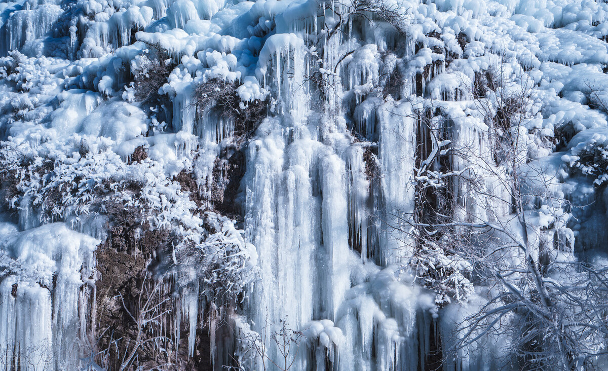 一到下雨天关节就疼,一到阴天下雨就关节痛是怎么回事