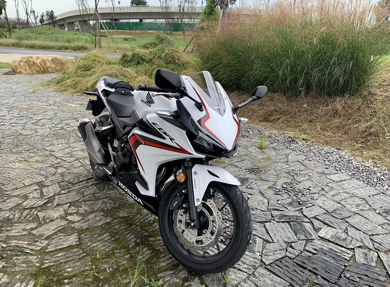 豪爵虎鲨vx125真实测评,豪爵虎鲨vx125和铃木ue125买哪个好