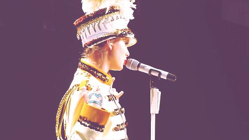 白宫回应霉霉AI照疯传,霉霉演唱会门票最快多久售空