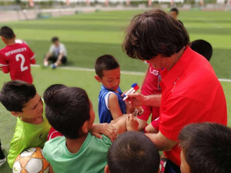 11岁男孩因写作业和父母吵架,因写作业与家长争执