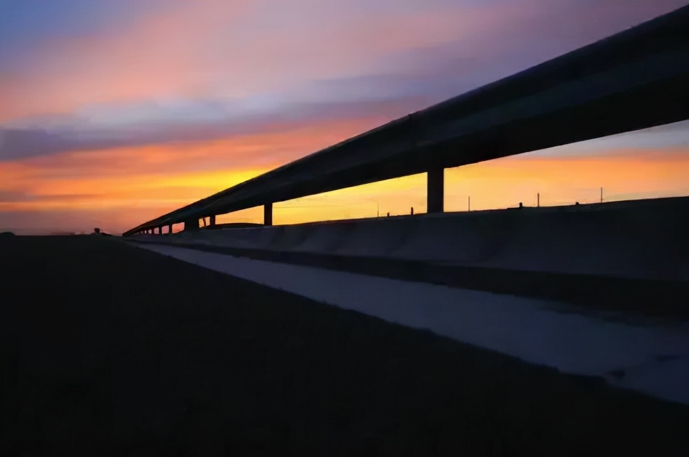 掌握人生之路前先掌握方向盘,只有自己把握住方向盘才是硬道理