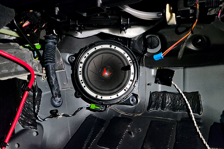 奔驰gle改英国之宝音响,奔驰gle升级音响