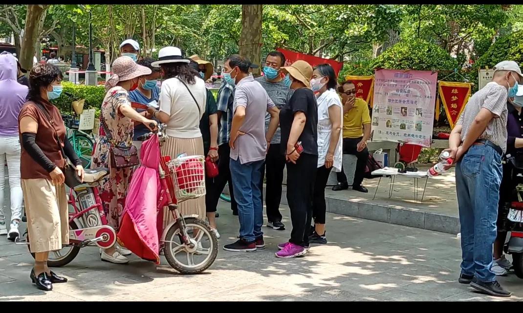 中心公园附近有婚姻介绍所吗,中心公园历史文化街区