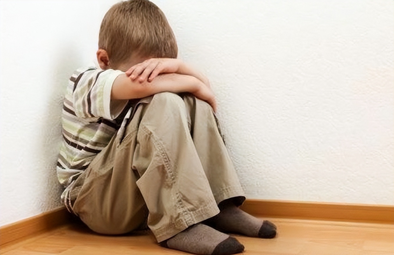 15岁男孩频繁发出怪声怎么治疗,儿子听见父母屋里有异响