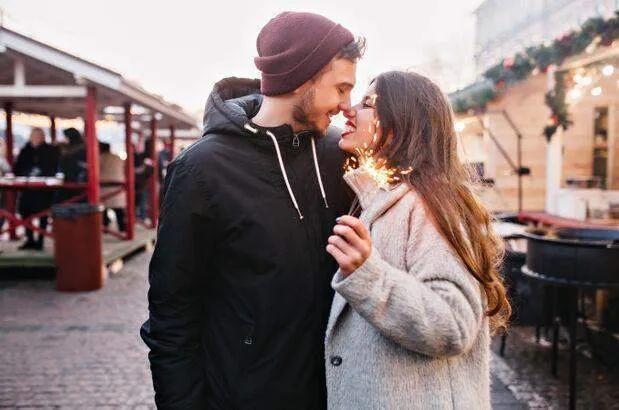 情侣之间冷战不说话怎么解决,情侣之间冷战有隔阂了怎么办