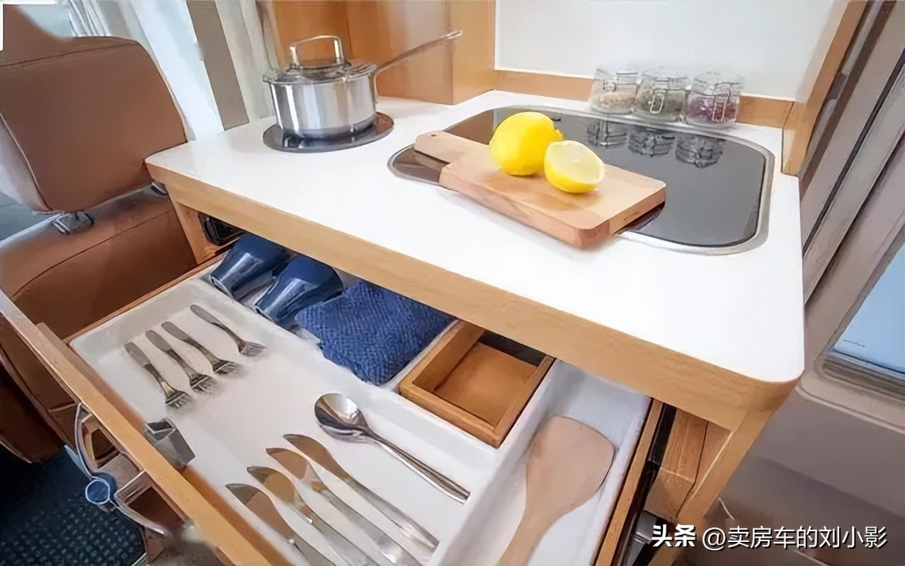 房车自驾游和私家车哪个实惠,自驾游租房车还是买房车合适