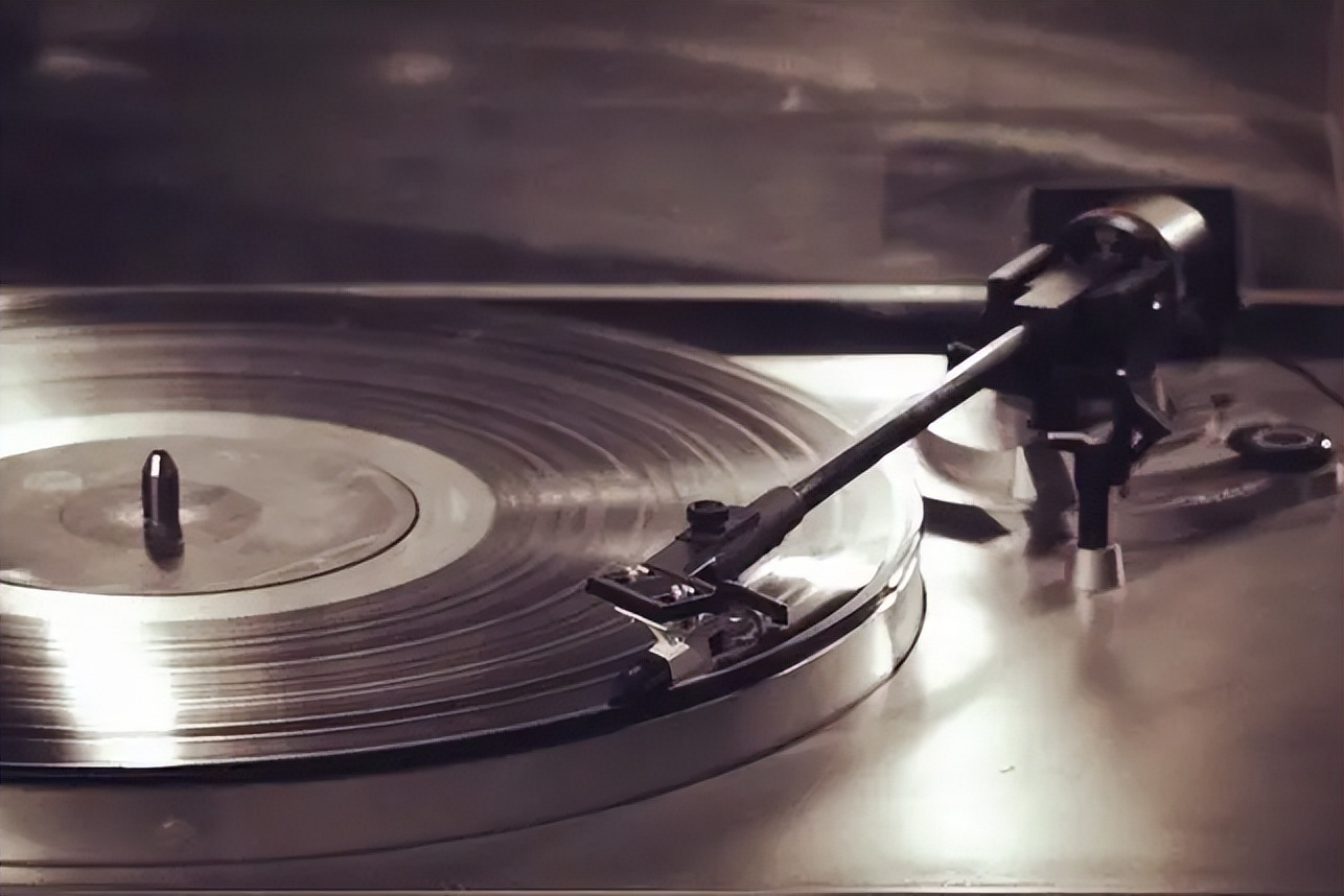 黑胶唱片比cd和数字音乐要好吗,黑胶唱片和cd唱片哪个音质好