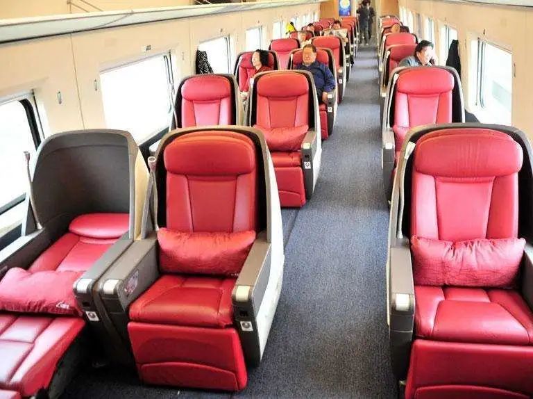 高铁商务舱座位分布图,高铁商务舱是一等座么