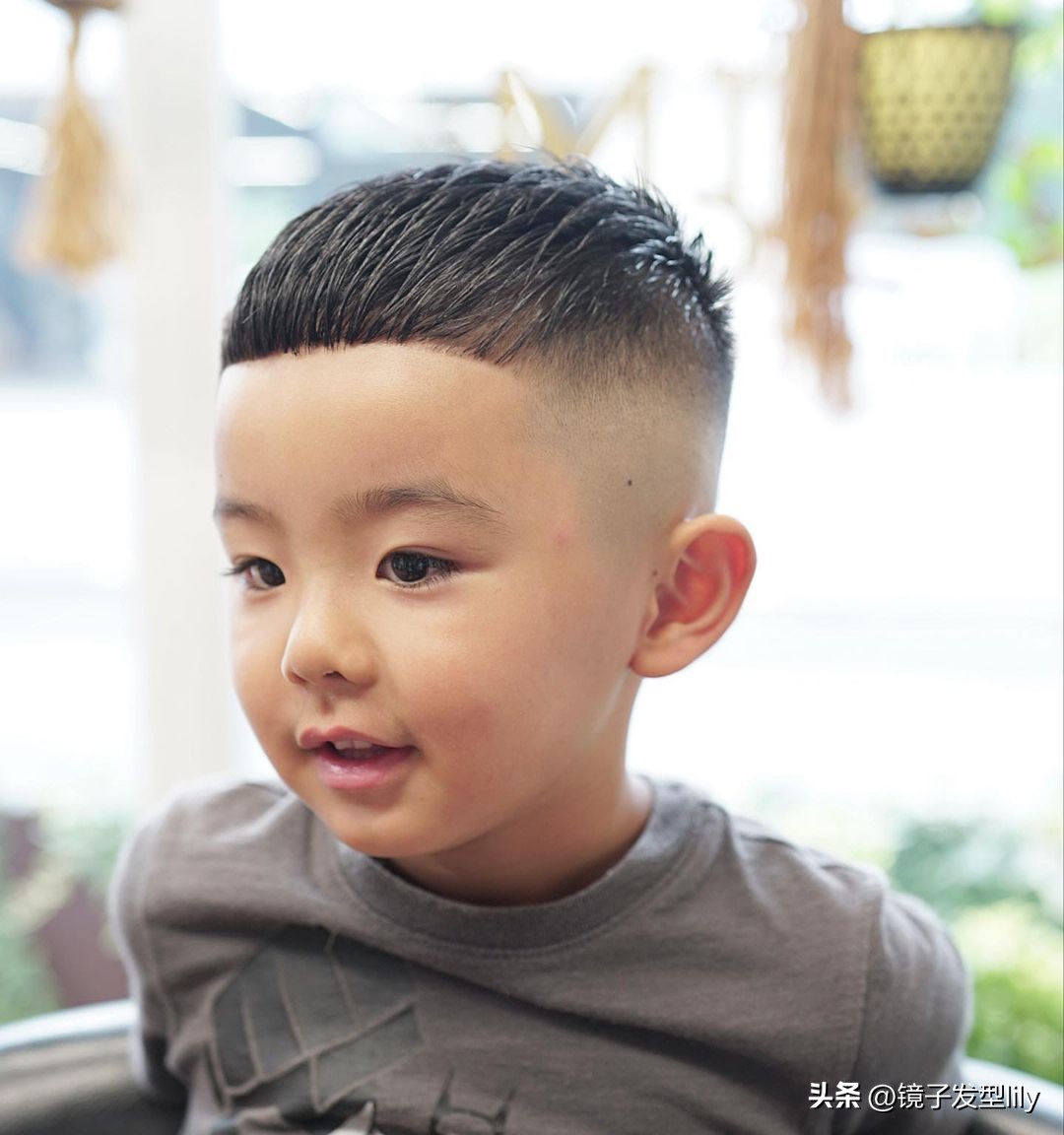 好看的发型小男孩又简单又帅,最帅气的小男孩发型19款