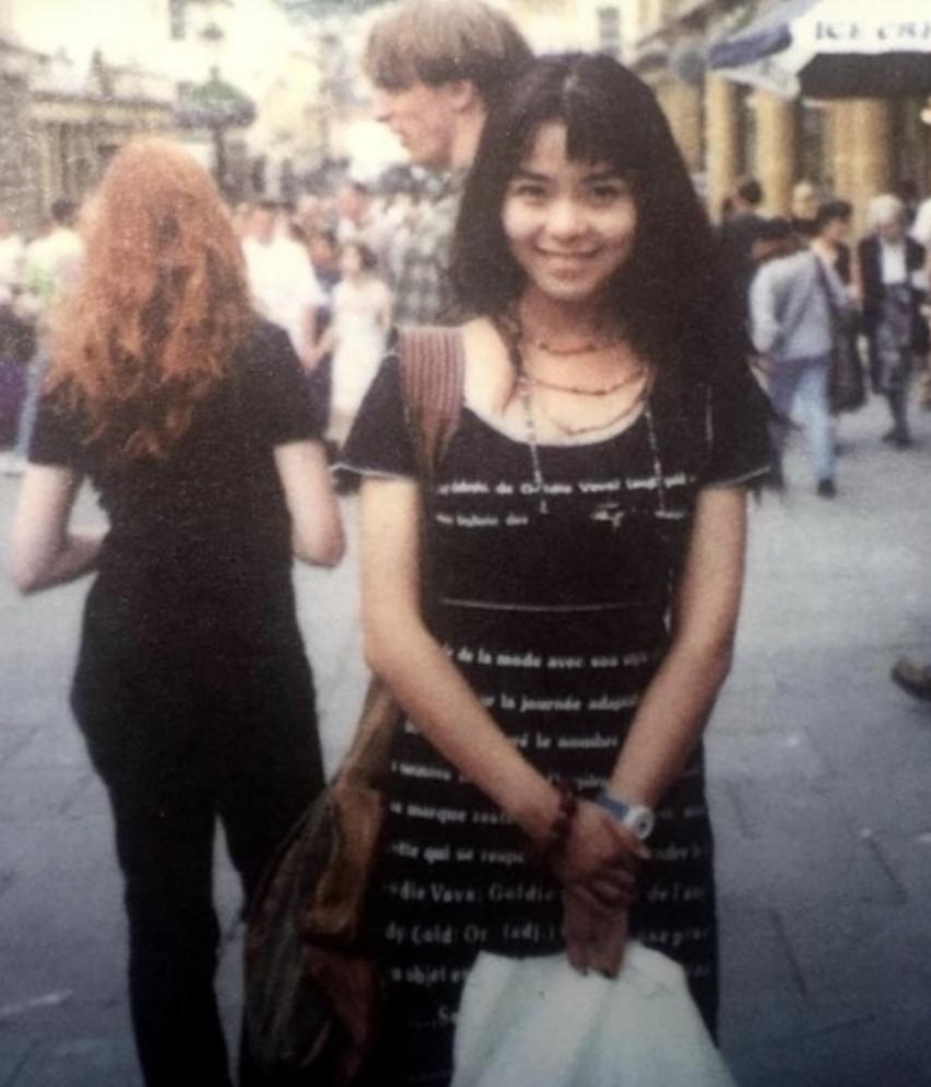 主持人朱迅哽咽痛哭,主持人朱迅和婆婆一起同台