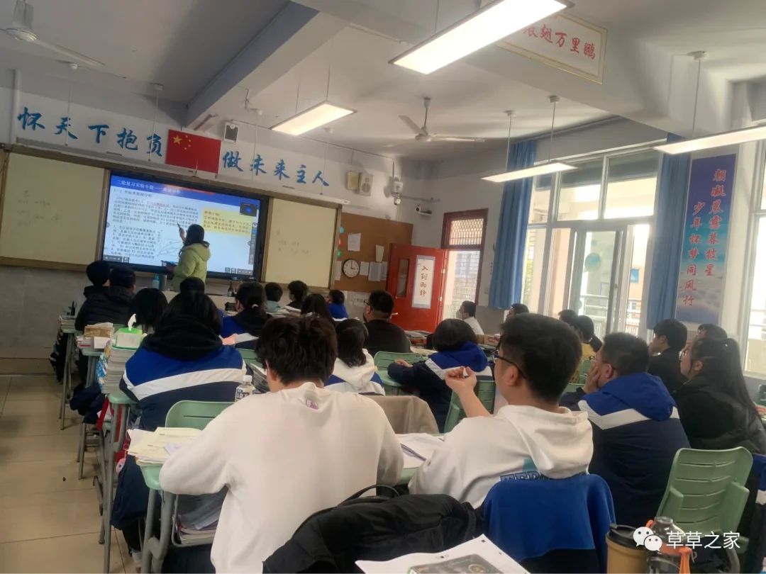 夜色笼罩下的合肥一中，爱你孤身走暗巷