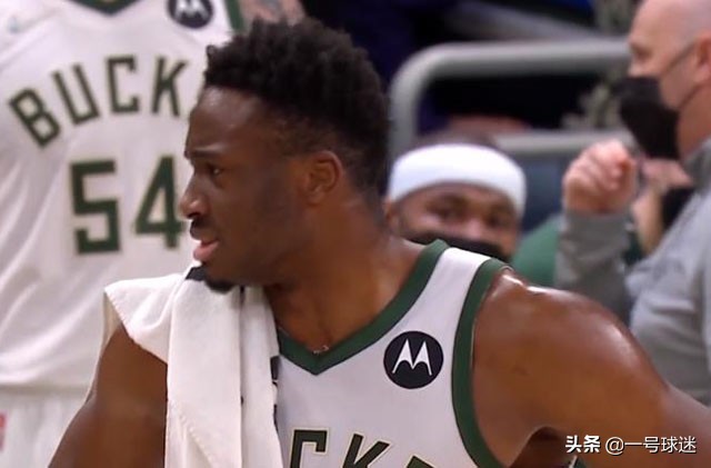 字母哥被误伤视频,考辛斯44分24篮板10助攻集锦
