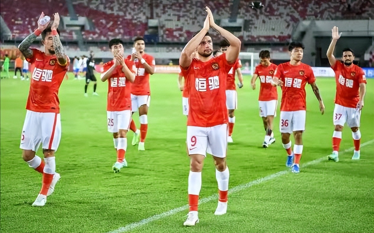 困境下广州队打出八冠王风采,粤媒回顾广州队13年历程